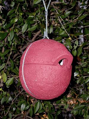 Pesälaatikko-1ZA_linnuille_punainen_punainen