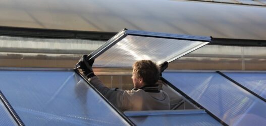 automaattinen kattoluukun avaaja